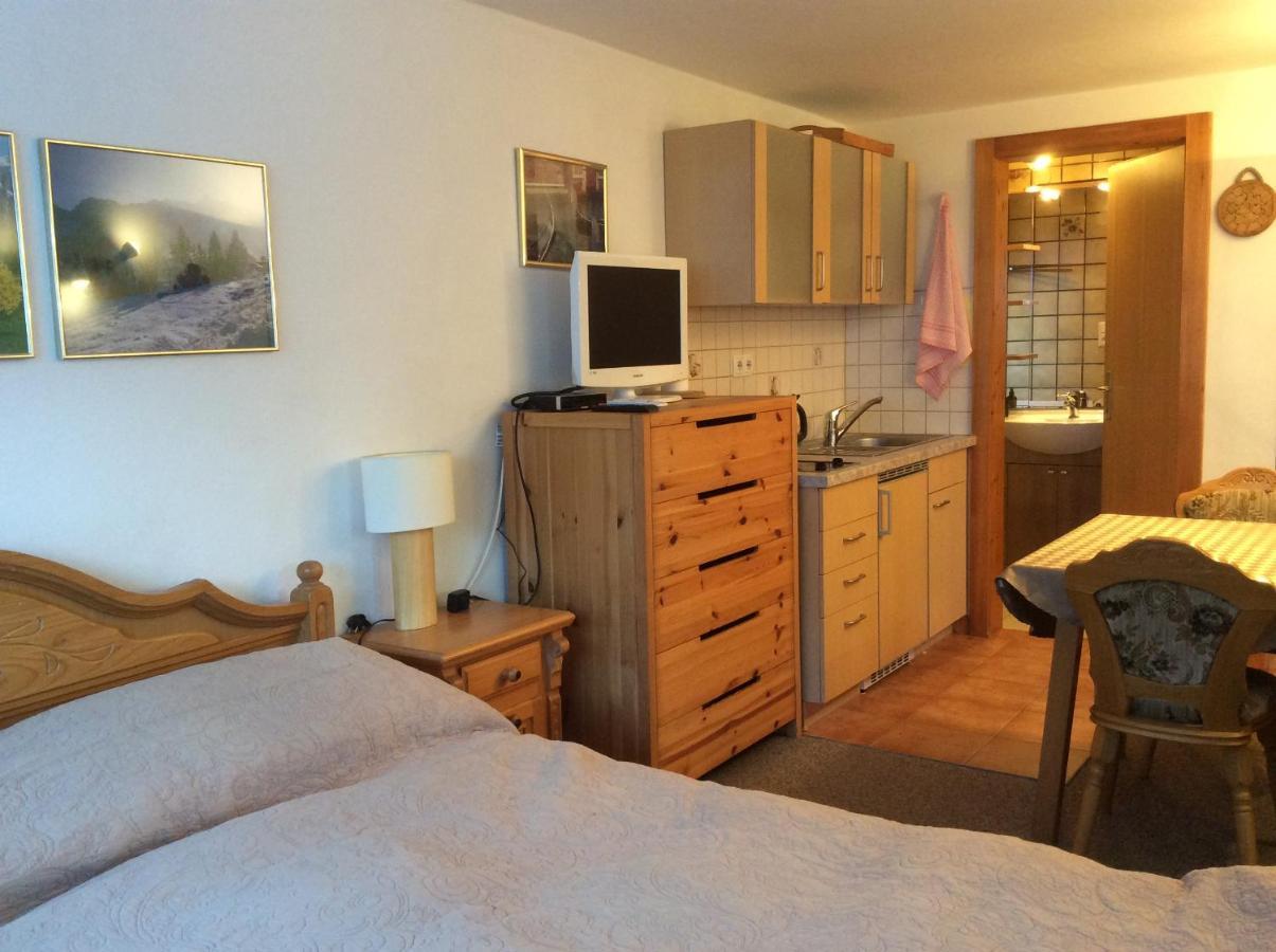 Double Room With A Kitchenette And Private Bathroom In A Beautiful Surrounding Sautens Εξωτερικό φωτογραφία